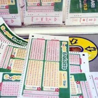 Superenalotto, numeri combinazione vincente oggi 12 aprile
