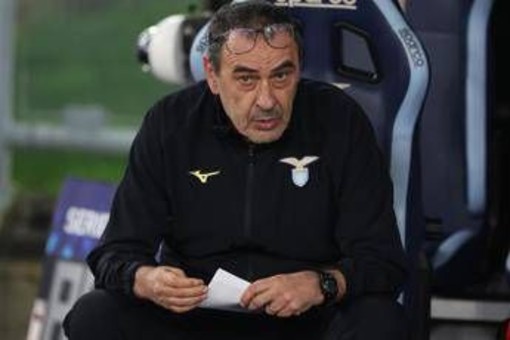 &quot;Malore per Sarri&quot;, ma la Lazio smentisce: come sta l'allenatore