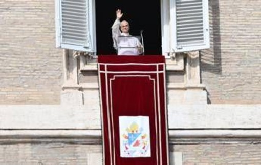 Papa Leone XIV "non dovrà sottoporsi a immunoterapia"