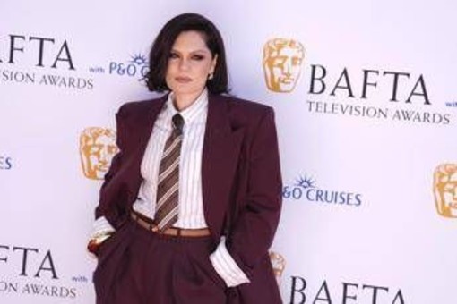 Jessie J: &quot;Ho un cancro al seno, mi opero e sparisco per un po'&quot;