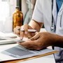 Malattia e lavoro, scatta la stretta Inps: più visite fiscali e nuove regole su orari e procedure