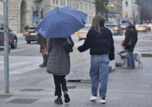 Meteo, Italia nella morsa del maltempo: pioggia e calo termico fino al weekend, le previsioni