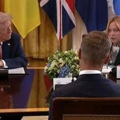 Trump e l'elogio a Meloni: &quot;Grande leader di ispirazione, governerai a lungo&quot;