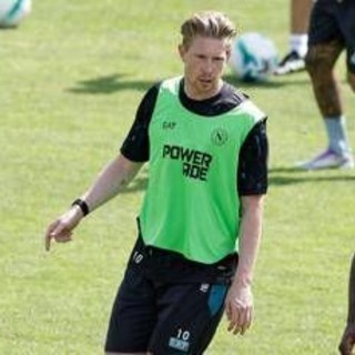 Napoli, De Bruyne incanta in ritiro. Ma Lukaku spreca a porta vuota