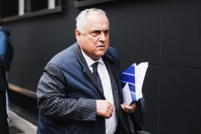 Lotito in questura, presenta denuncia dopo video telefonata virale sui social