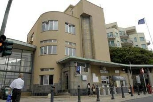 Savona, morto il bambino colto da malore in spiaggia ad Albenga