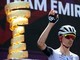 Giro d'Italia, Ayuso si ritira dopo la puntura di un calabrone