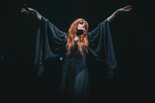 Florence and The Machine, a Milano il sogno (goth) di una notte di mezza estate Florence and The Machine, a Milano il sogno (goth) di una notte di mezza estate