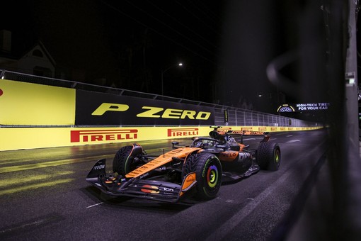 Pole di Norris davanti a Verstappen a Las Vegas, male le Ferrari Pole di Norris davanti a Verstappen a Las Vegas, male le Ferrari