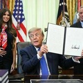 Trump cambia le 'regole' per i vaccini dei bambini: "Ora tassi elevati di autismo"