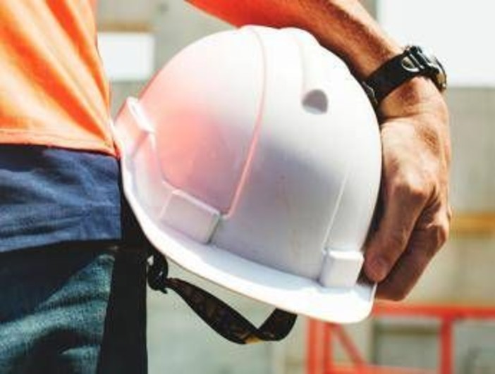 Tragedia sul lavoro nel Siracusano: operaio muore schiacciato da un pallet Tragedia sul lavoro nel Siracusano: operaio muore schiacciato da un pallet