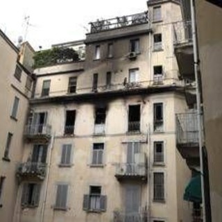 Incendio a Milano, donna si lancia dal quinto piano e muore: grida prima delle fiamme