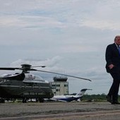 Trump, paura in volo: rischio collisione tra elicottero del presidente e aereo