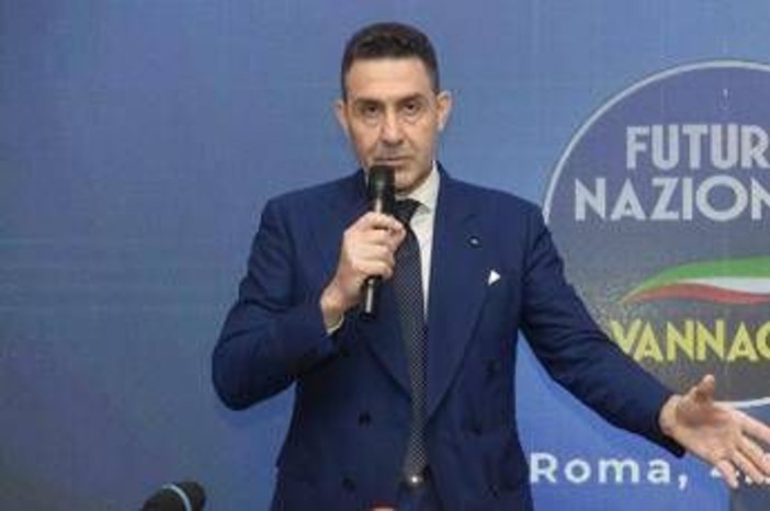 Basta l'Iban per fare dispetti: addebito da 1.200 euro al partito di Vannacci