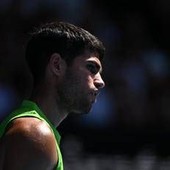 Australian Open, De Minaur prende warning e Alcaraz lo difende: cos'è successo