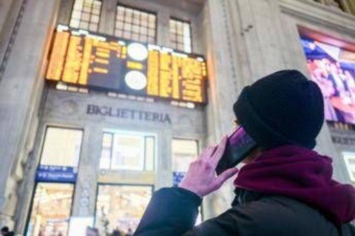 Caos treni alla Vigilia di Natale, guasto a nodo ferroviario di Napoli e ritardi di oltre un'ora su Alta Velocità e Intercity