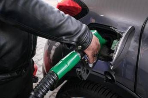 Benzina e diesel, continua calo prezzi carburanti