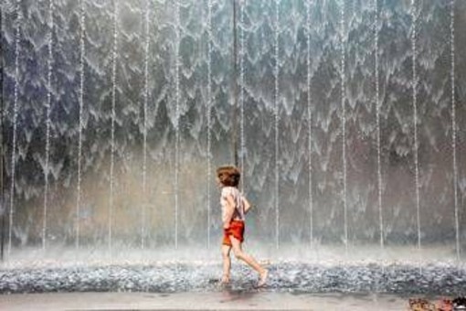 Italia nella morsa del caldo, oggi allerta rossa in tre città