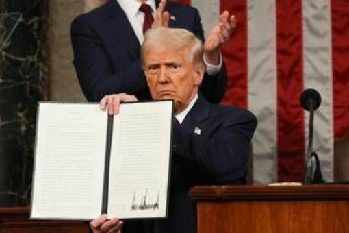 Trump e la 'guerra dei dazi': &quot;Ora tocca a noi, dal 2 aprile tariffe reciproche&quot;
