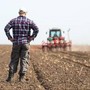 Gli offrono 700mila euro, ma un agricoltore rifiuta e non vende il suo terreno