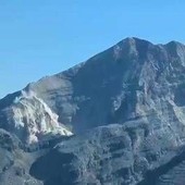 Frana sulle Tofane, escursionista salvata da eliambulanza Frana sulle Tofane, escursionista salvata da eliambulanza