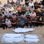 Gaza, nuovi raid: &quot;19 morti&quot;. Media: &quot;Ostaggi potrebbero essere trasferiti nascosti tra sfollati&quot;