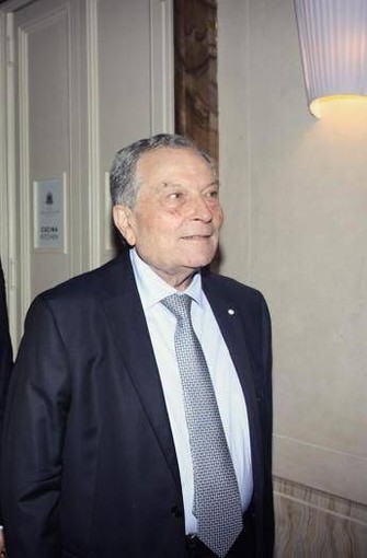 Addio a Francesco Tomasello, Sinch: "Neurochirurgo di eccellenza, profondo cordoglio" Addio a Francesco Tomasello, Sinch: "Neurochirurgo di eccellenza, profondo cordoglio"
