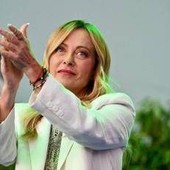 Meloni celebra record governo a Bari e lancia la sfida: "Il meglio deve ancora venire"