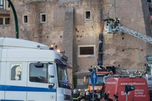 Crollo Torre dei Conti a Roma, Smeriglio: &quot;Prima salvare operaio, poi, valutazioni tecniche su cause&quot;
