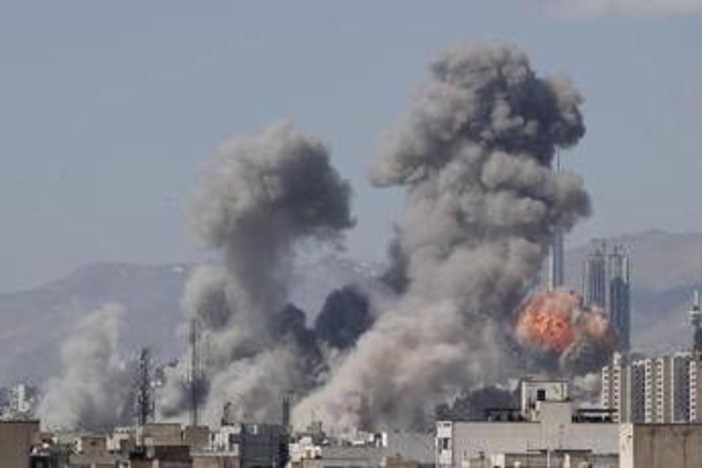 Iran, attacco Usa entra in fase 2: "Colpiremo ovunque, Teheran senza chance"