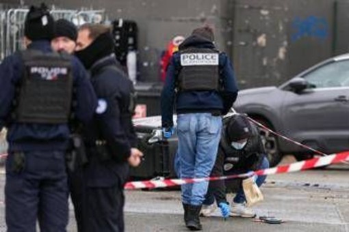 Francia, sparatoria nelle Yvelines: un morto e quattro feriti, indagini per terrorismo Francia, sparatoria nelle Yvelines: un morto e quattro feriti, indagini per terrorismo
