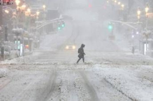 Tempesta di neve a New York, record storico dal 1963: oltre 40 milioni di persone in allerta Tempesta di neve a New York, record storico dal 1963: oltre 40 milioni di persone in allerta
