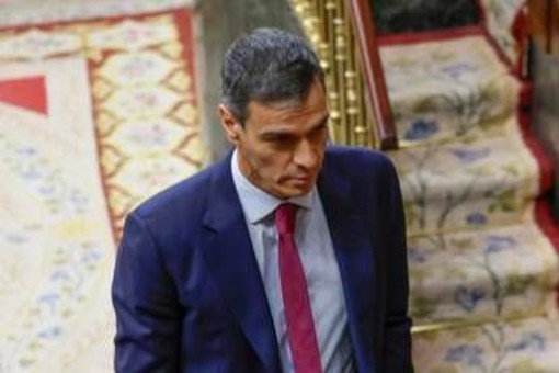Moglie e fratello indagati, tra proteste e perquisizioni il giugno difficile di Sanchez Moglie e fratello indagati, tra proteste e perquisizioni il giugno difficile di Sanchez