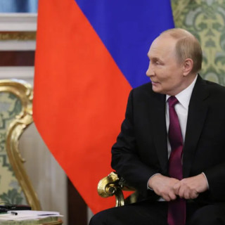 Ucraina, per Putin sforzi “nella direzione” di una soluzione pacifica