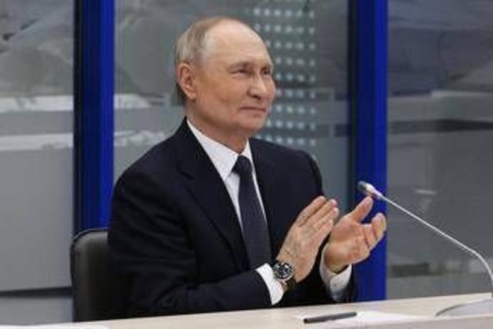 Putin, vertice con l'inviato di Trump. Zelensky: &quot;Russia non vuole pace&quot;