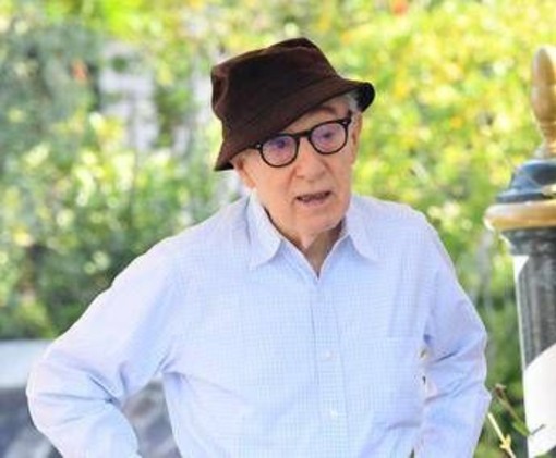 Ucraina 'cancella' Woody Allen dai teatri: &quot;La cultura non copra crimini&quot;