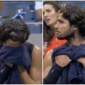 Alcaraz vomita agli US Open e... litiga con un cameraman