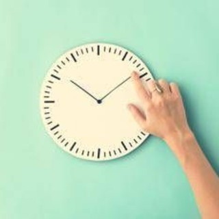 Ora solare, effetto-fuso sull'orologio biologico: quali cibi scegliere e quando mangiare