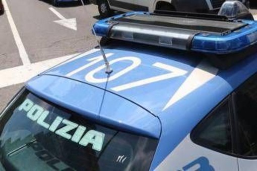 Rapina choc in gioielleria centro commerciale Casal Bertone, dipendenti minacciate con pistola Rapina choc in gioielleria centro commerciale Casal Bertone, dipendenti minacciate con pistola