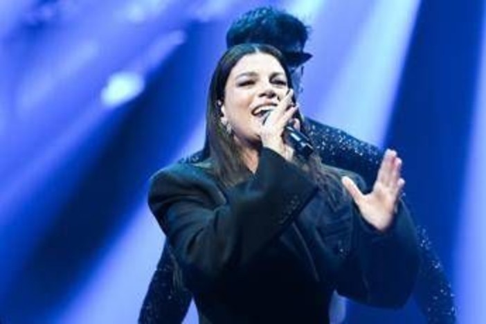 Emma torna numero uno in classifica con "L'amore non mi basta". Merito del calcio (e dei social)