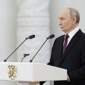 Putin contro Nato e Ue: "Minaccia russa scusa per giustificare aumento spese militari" Putin contro Nato e Ue: "Minaccia russa scusa per giustificare aumento spese militari"