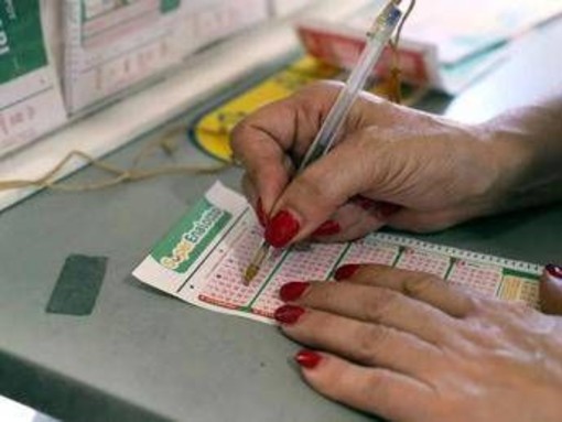 Superenalotto, numeri combinazione vincente oggi 2 aprile