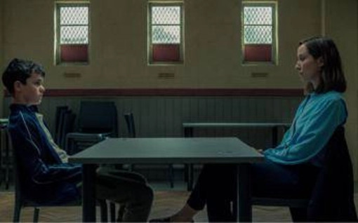 Adolescence, la decisione di Starmer: &quot;Mostrare la serie nelle scuole&quot;
