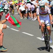 Tour de France, Pogacar domina la sesta tappa e riconquista la maglia gialla