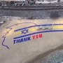 Trump arriva in Israele, un enorme 'grazie' sulla spiaggia: il messaggio speciale
