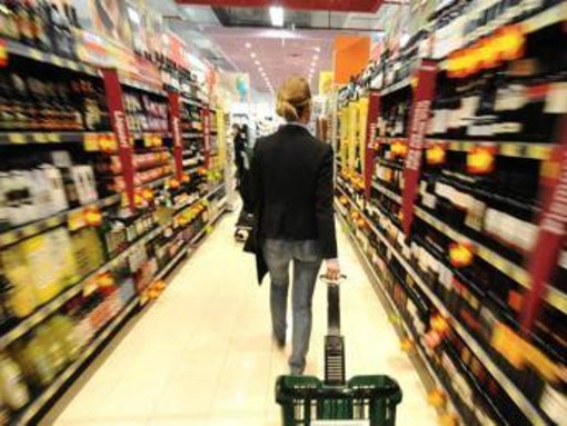 Su l'inflazione, prezzi in rialzo: &quot;Stangata fino a 900 euro in più per famiglie&quot;