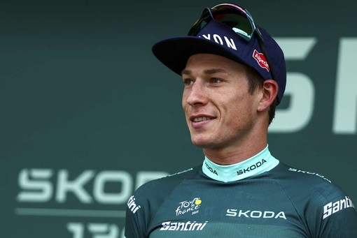 Philipsen vince a Novara la prima tappa della Vuelta 2025