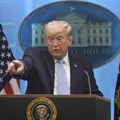 Scure di Trump sui giornalisti: niente accesso alla Casa Bianca per Cnn, Ms Now e Politico. "Assalto ai diritti, avanti con il nostro lavoro"