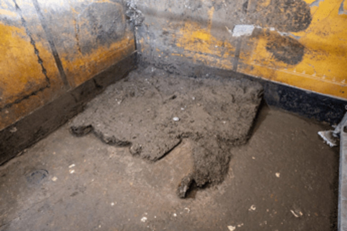 Pompei, scoperto l'armadio dei ricordi: all'interno trucco, monete e un'antica collana