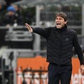 Inter-Napoli, rigore per i nerazzurri e Conte espulso: "Vergognatevi". Cos'è successo